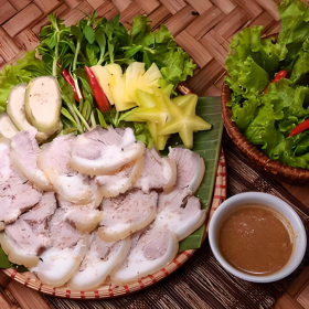 Bê hấp cuốn rau rừng 