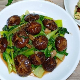 Cải thìa xào nấm đông cô