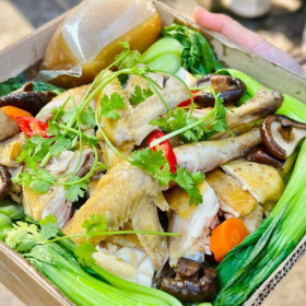 Gà hấp cải thìa nấm đông cô