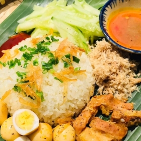 Gà hấp lá chanh + xôi trắng chà bông 