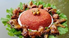 Gà xối mỡ + xôi gấc