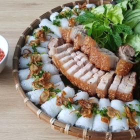 Giò heo chiên giòn ( bánh hỏi )