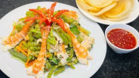 Gỏi tiến vua tôm thịt