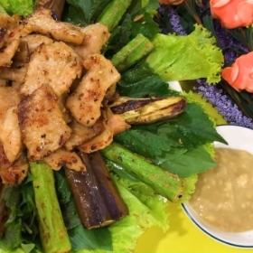 Heo rừng né ( bông lý + đậu bắp )