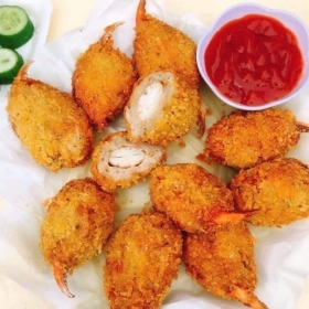 Khai vị song hỷ : Càng cua bách hoa + chả giò hải sản