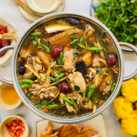 Lẩu gà tần bạch quả