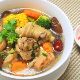 Lẩu gà tiềm ngũ quả