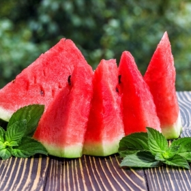 Nho đen + dưa hấu 